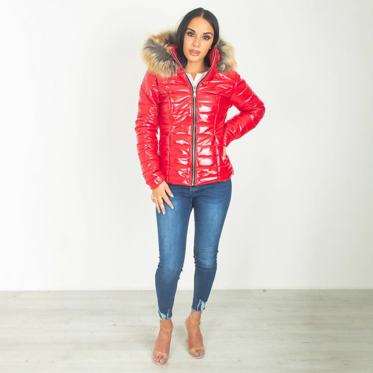 Womens Cropped Puffer Coat With A Large Fur Collar